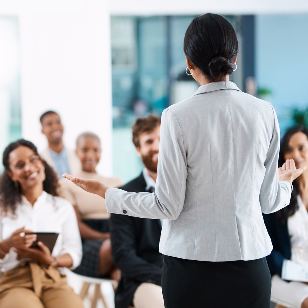 会議中にREON POCKETを装着している様子